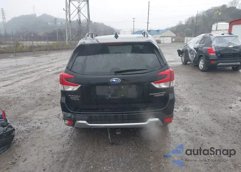 2021 Subaru Forester Touring z USA, uszkodzony, nr VIN JF2SKAXC2MH564542